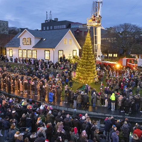 Jólatræið á Vaglinum tendrað