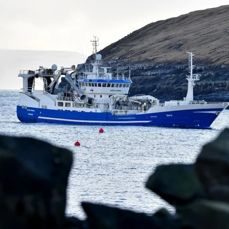 Katrin Jóhanna kemur á Fuglafjørð við svartkjafti