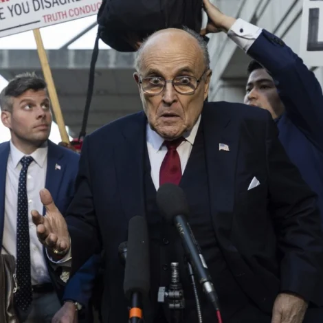 Rudy Giuliani skal rinda eina milliard krónur í endurgjaldi