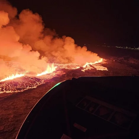 Hálvan fjórða kilometrar lang sprunga