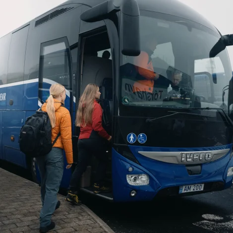 Strandferðslan byrjar nýggja bussleið millum Sandoy og meginøkið