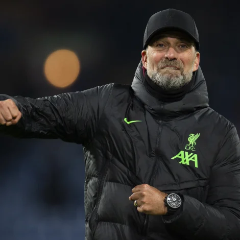 Jürgen Klopp kundi fegnast um sigur 2. jóladag. Arsenal hevur ein dyst færri enn Liverpool, sum nú er á 1. plássi (Mynd: EPA)