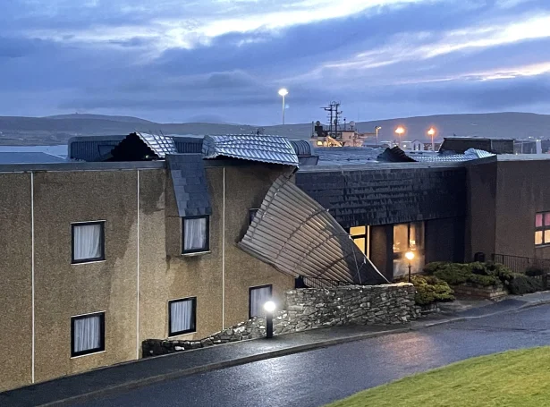 The Shetland Hotel í morgun (Mynd: Shetland Times)