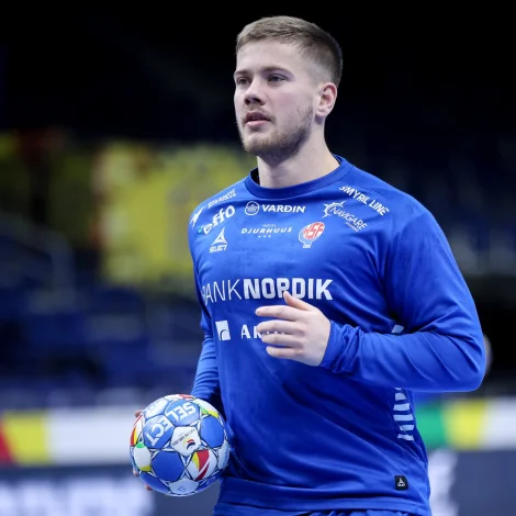 Jónas Gunnarson Djurhuus hevur mist plássið í dystarhópinum. Spælskiparin hevur annars havt eitt gott hálvár í FIF og spældi væl móti Belgia. Rói á Skipagøtu og Pauli Mittún eru tiknir frammum (Mynd: Sverri Egholm)