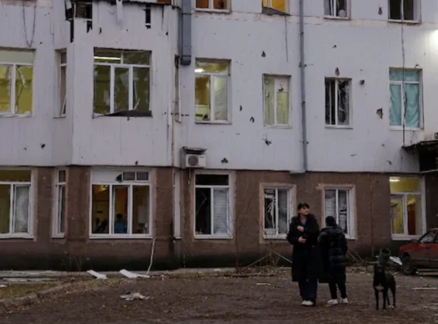 Eitt sjúkrahús í Donetsk, sum herfyri fekk skaða í einum álopi (Mynd: Reuters)