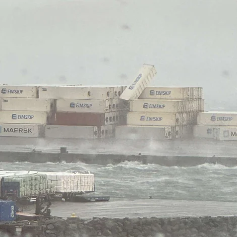 Miðal vindferðin kom upp á 39,7 metrar um sekundið