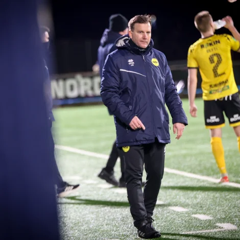 Jens Wedeborg til sín fyrsta landskappingardyst í Gundadali í mars í fjør. Nú er greitt, at sviin og NSÍ skiljast eftir kappingarlok (Mynd: Sverri Egholm)