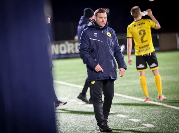 Jens Wedeborg til sín fyrsta landskappingardyst í Gundadali í mars í fjør. Nú er greitt, at sviin og NSÍ skiljast eftir kappingarlok (Mynd: Sverri Egholm)