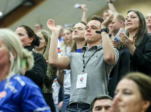 - Tað er lutfalsliga lætt at ferðast til Litava, so vit eru væl nøgd við, at dysturin verður leiktur har. Tað mest umráðandi er, at vit nú vita, hvar dysturin verður spældur. Áheitanir hava eisini verið um útivallaratgongumerki (Savnsmynd: Sverri Egholm)