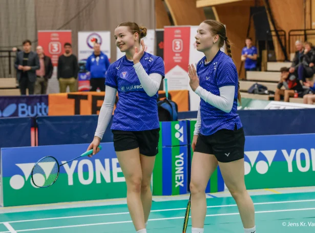Síðsta vikuskifti luttóku Sanna og Mia Thorkildshøj í stórari badmintonkapping í Finnlandi, har tvíburðirnar komu í fjórðingsfinaluna í tvímansleiki