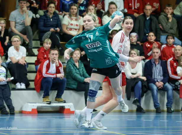 Joan Rúnadóttir Johannesen hevur gjørt vart við seg á ungdómslandsliðnum og sum fastur og tryggur høgri vongur hjá Kyndli seinastu kappingarárini. Eisini hevur hon verið at sæð til fleiri A-landsliðsvenjingar (Mynd: Sverri Egholm)