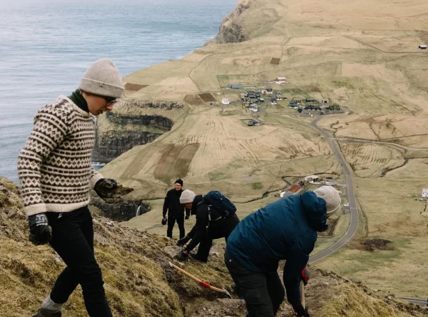 Arbeiði fer í høvuðsheitum at snúgva seg um at gera gøtur, laða varðar, at seta vegvísarar upp v.m., so tað verður tryggari og lættari at ferðast í Føroyum. Summar verkætlanir eru framhald av arbeiðinum ið varð framt í fjørð. Eitt nú verður arbeitt í Nólsoy, Vestmanna, Tjørnuvík, Sundshaga og Slættanes