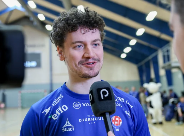 Elias: - Eg spæli í morgin