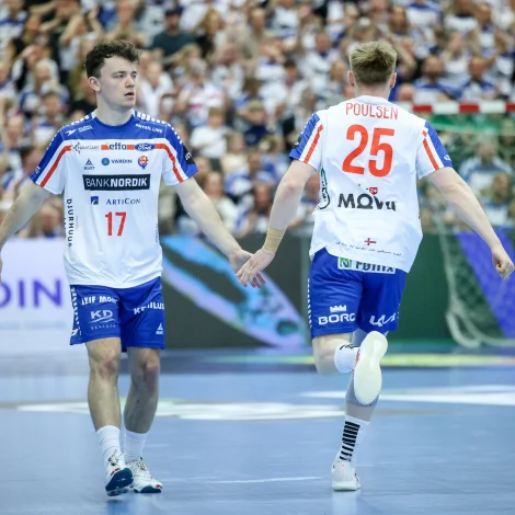 Hákun West av Teigum og Füchse hava týðandi dyst í Champions League, meðan Vilhelm Poulsen og teir skulu royna at reisa seg í Bundesliguni (Mynd: Sverri Egholm)