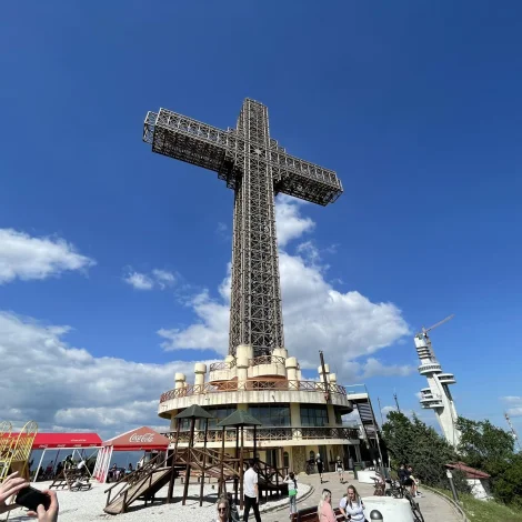 Myndir: Uppi við krossin í Skopje