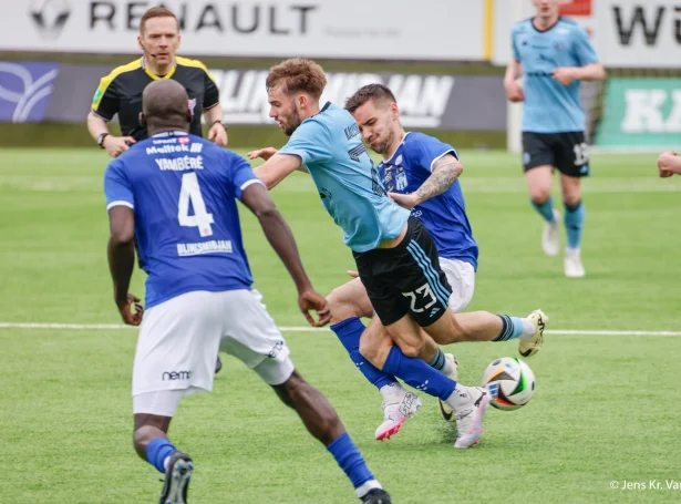 Poul Kallsberg legði upp til bæði málini hjá Víkingi í dag - tað fyrra til Olad Bárðarson og tað seinna var stútari hjá Arnbirni Svensson (Savnsmynd: Jens Kr. Vang)