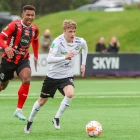 B36 fekk bert eitt stig móti NSÍ, hóast tað var 2-0 miðskeiðis í 2. hálvleiki. Sammy Skytte, ið sæst aftanfyri Mattias Hellisdal, skoraði sigursmálið fyri HB  (Savnsmynd: Sverri Egholm)