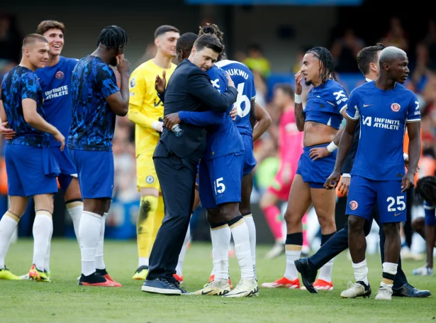 Tað gekk væl ímóti endnaum hjá Pochettino og unga, dýra liði hansara. Nú er tó liðugt, og báðir partar ganga nýggjar leiðir (Mynd: EPA)