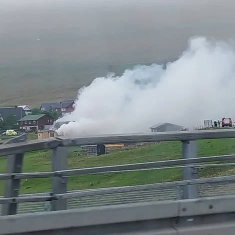 Video: Heita á fólk um at halda seg burtur