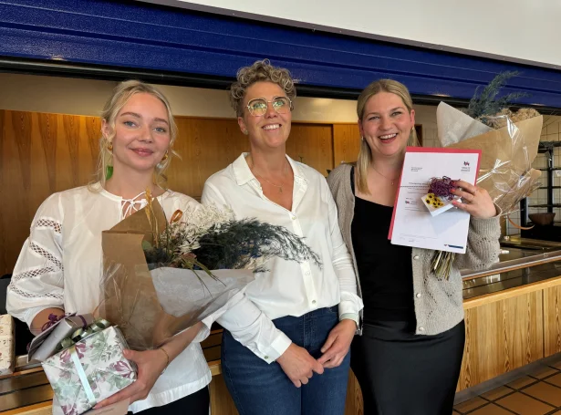 Vera Solmunde, Annika Karlsdóttir Ljósstein, og Marjun Sólheim Lisberg. Vera fer víðari nú - Marjun heldur fram í starvi á Klaksvíkar Sjúkrahúsi (Mynd: Klaksvíkar Sjúkrahús)