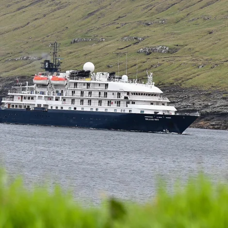 Myndir: Island Sky vitjar á Miðvági