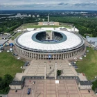 Olympiastadion í Berlin hýsir beint yvir 70.000 áskoðarum. Seks dystir skulu spælast her næsta mánaðin - millum annað EM-finalan (Mynd: EPA)