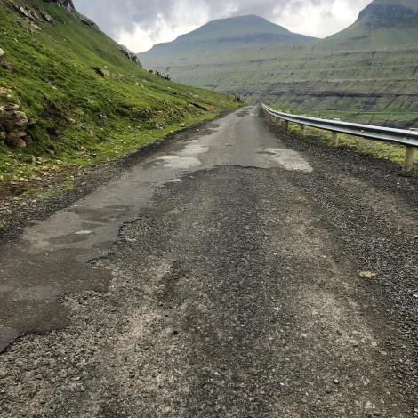 Eru nakrar ætlanir um at gera ábøtur á Elduvíkarvegin