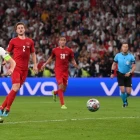 Kane og Ongland vóru omaná í EM-hálvfinaluni á Wembley í 2021, tá Danmark bjóðaðu av, men heimaliðið var omaná (Mynd: EPA)