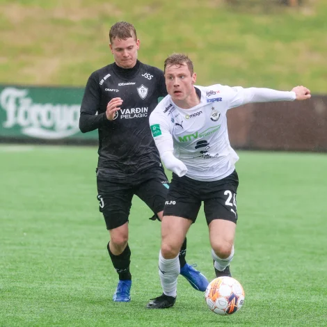 TB og B36 bresta saman til ólavsøkudyst - í fyrsta dystinum eftir summarsteðgin og í tí fyrsta í 17. umfari (Savnsmynd: Sverri Egholm)