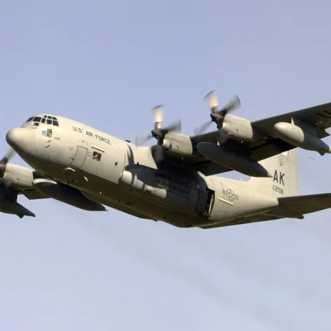 Amerikanskt HC-130J flogfar til Føroya