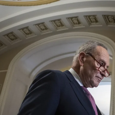 Schumer stuðlar framvegis Biden