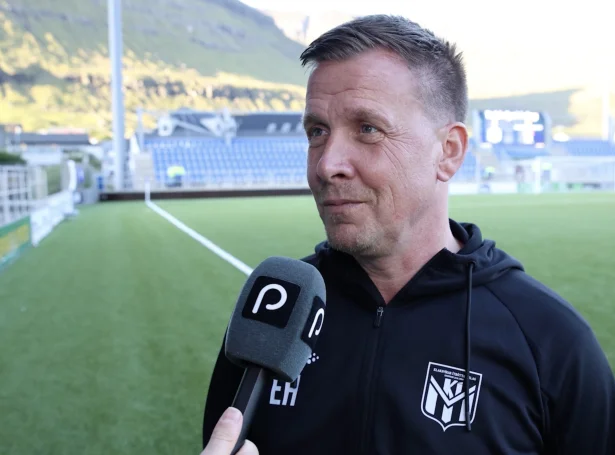 Video: Man burdi ikki verið fotbóltsvenjari...
