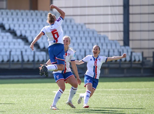 Heidi Sevdal hevur her lagt Føroyar á odda 1-0 við frálíkum máli (Mynd: Sverri Egholm)