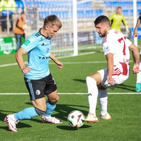 Víkingur gjørdi bart og vann seg víðari við 2-0 sigri hósvkøldið. Tað er tó munur á Klaksvík og Gent - grasið og graslíki - liði úr niðaru hálvu í Lettlandi og einum av størstu feløgunum í Belgia (Savnsmynd: Sverri Egholm)