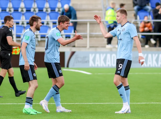 Víkingarnir fegnast um, at teir sleppa til Belgia, eftir 2-0 sigurin á Liepaja fyri einari viku síðani (Mynd: Sverri Egholm)