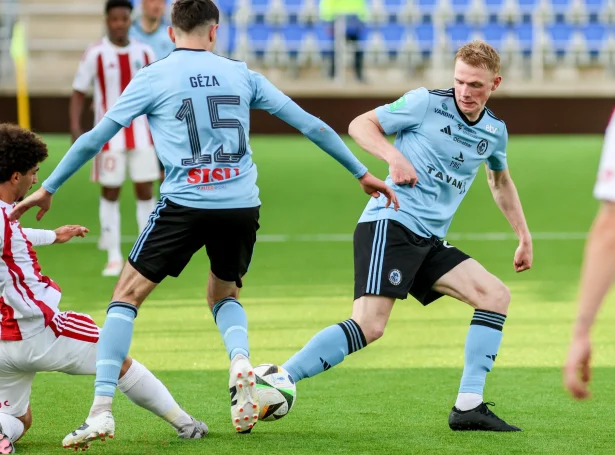 . Vit eru spentir til uppgávuna, og tað ger nakað eyka hjá mær, og fleiri øðrum á liðinum, at hetta er fyrstu ferð, vit spæla á einum so stórum stadion, sigur Ari Olsen millum annað. Her í Conference League-dysti í Klaksvík í síðstu viku (Savnsmynd: Sverri Egholm)