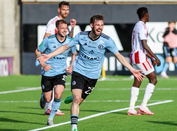 Poul Kallsberg og Finnur Justinussen skoraðu málini, tá Víkingur vann 2-0 á Liepaja fyri tveimum vikum síðani. Nú skal Víkingur skora tríggjar ferðir móti væl sterkari liði í Klaksvík (Mynd: Sverri Egholm)