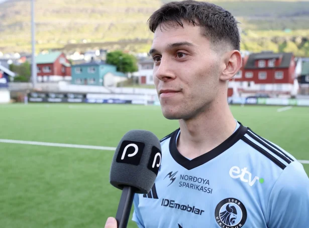 Geza: - Eri troyttur av at bíða og at práta um passið