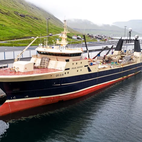 Grønlendsk skip landa makrel í Føroyum