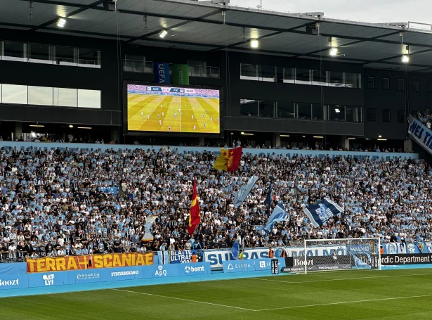 Fjepparar hjá Malmö FF undir dystinum. (Mynd: Áron Vest)