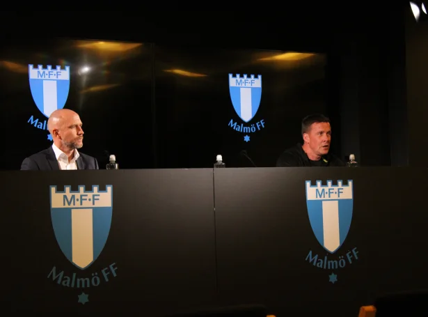 Henrik Rydström, venjari hjá Malmö FF, og Espen Haug, venjari hjá KÍ, á tíðindafundi eftir dystin í Malmø í gjár. (Mynd: Áron Vest)