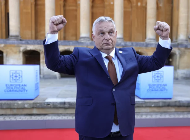 Viktor Orbán, tá hann júst var komin til fjórða European Political Community fundin í Onglandi. (Mynd: EPA)