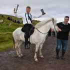 Alberg B. Lützen á hestinum Braga (Mynd: Føroya Ríðingarfelag)