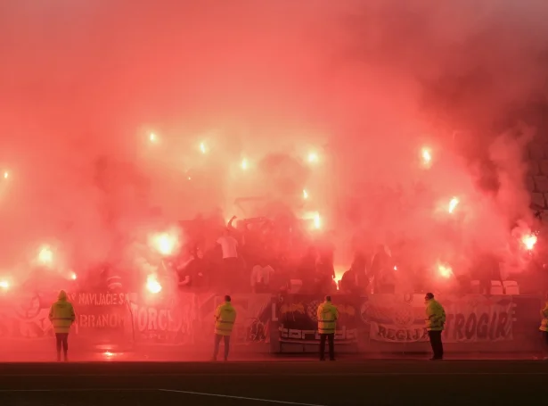 Í fjør vitjaði Hajduk Split Tórsvøll og HB í 2. umfari í Conference League. Hetta gekk ikki stillisliga fyri seg  - nú koma eini 500 danir, men meira verður gjørt við fyrireikingarnar, og roknað verður ikki við eins nógvum ófriði (Mynd: Tórir Photo)