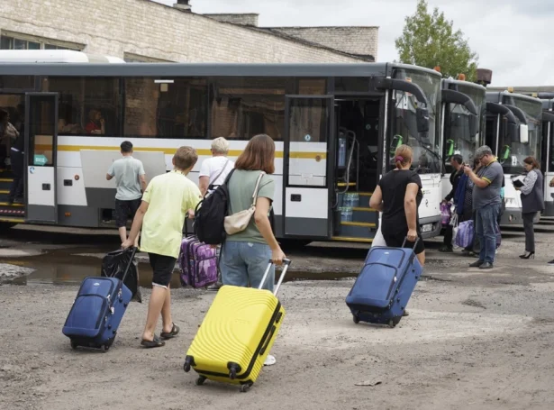 Yvir 76.000 fólk í Kursk eru flutt burtur síðan týsdagin (Mynd: EPA)