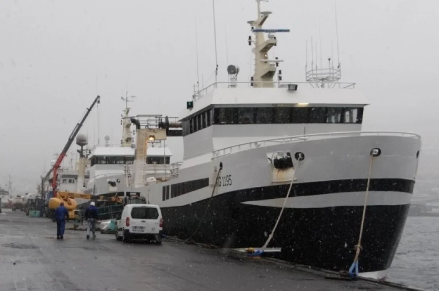 jn-fo-polarhav-og-stj-rnan-landa-gulllaks-k-sini