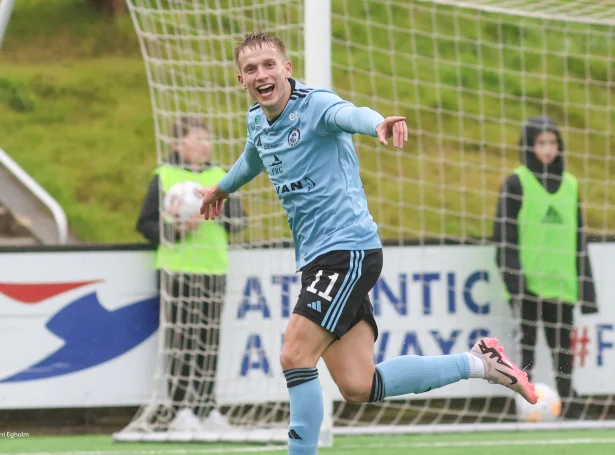 Olaf Bárðarson skoraði tvey mál í 3-0 sigrinum á TB, sum var týðandi fyri Víking (Mynd: Sverri Egholm)