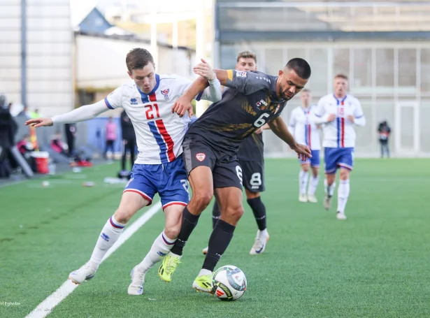 Petur Knudsen í heimadystinum móti Norðurmakedónia, sum endaði 1-1, har innskifti NSÍ'arin hevði nakrar støður. Hann vil koma í slíkar aftur - og skora - í Skopje (Savnsmynd: Sverri Egholm)