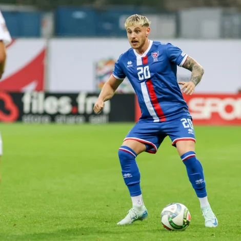 Hanus Sørensen í Nations League-dysti í Riga í september 2024. Føroyar taptu hendan dystin 1-0 - stutt seinni skoraði Hanus í heimadystinum móti Lettlandi, sum endaði 1-1 (Savnsmynd: Sverri Egholm)