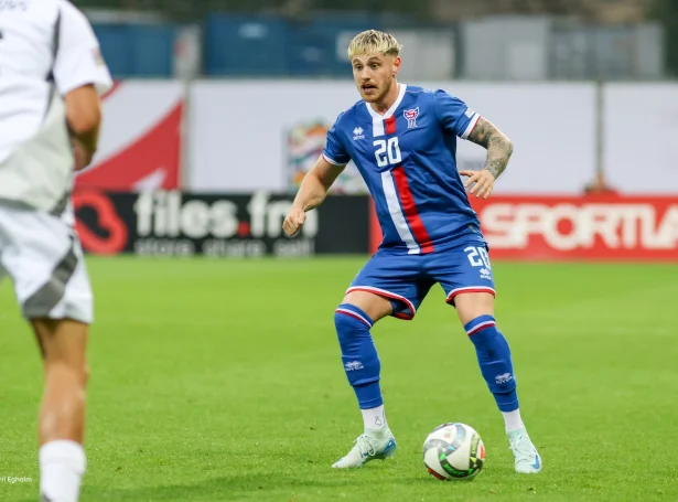 Hanus Sørensen í Nations League-dysti í Riga í september 2024. Føroyar taptu hendan dystin 1-0 - stutt seinni skoraði Hanus í heimadystinum móti Lettlandi, sum endaði 1-1 (Savnsmynd: Sverri Egholm)
